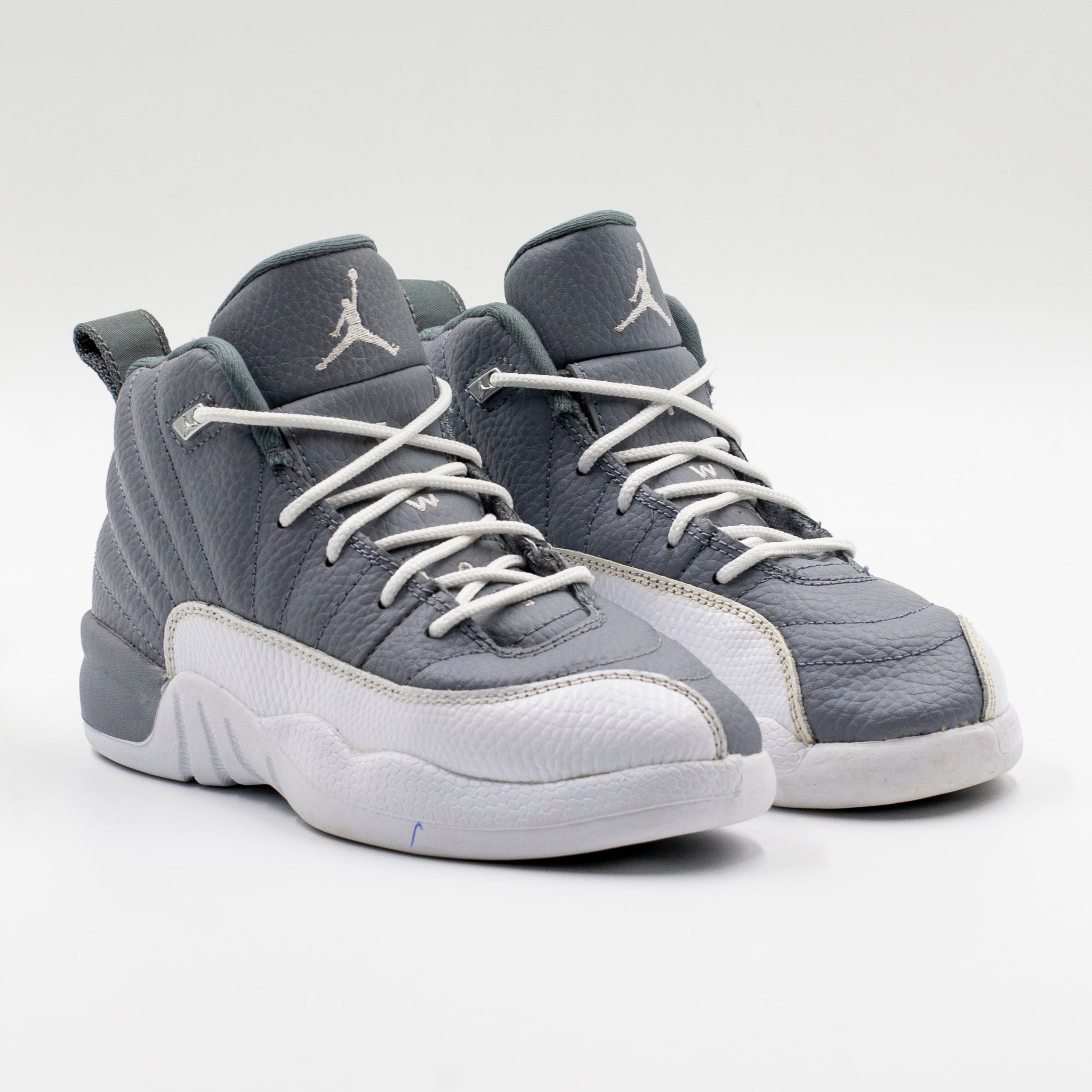 Jordan RETRO 12 Color Gris y Blanco – Zapateria Las 3 BBB